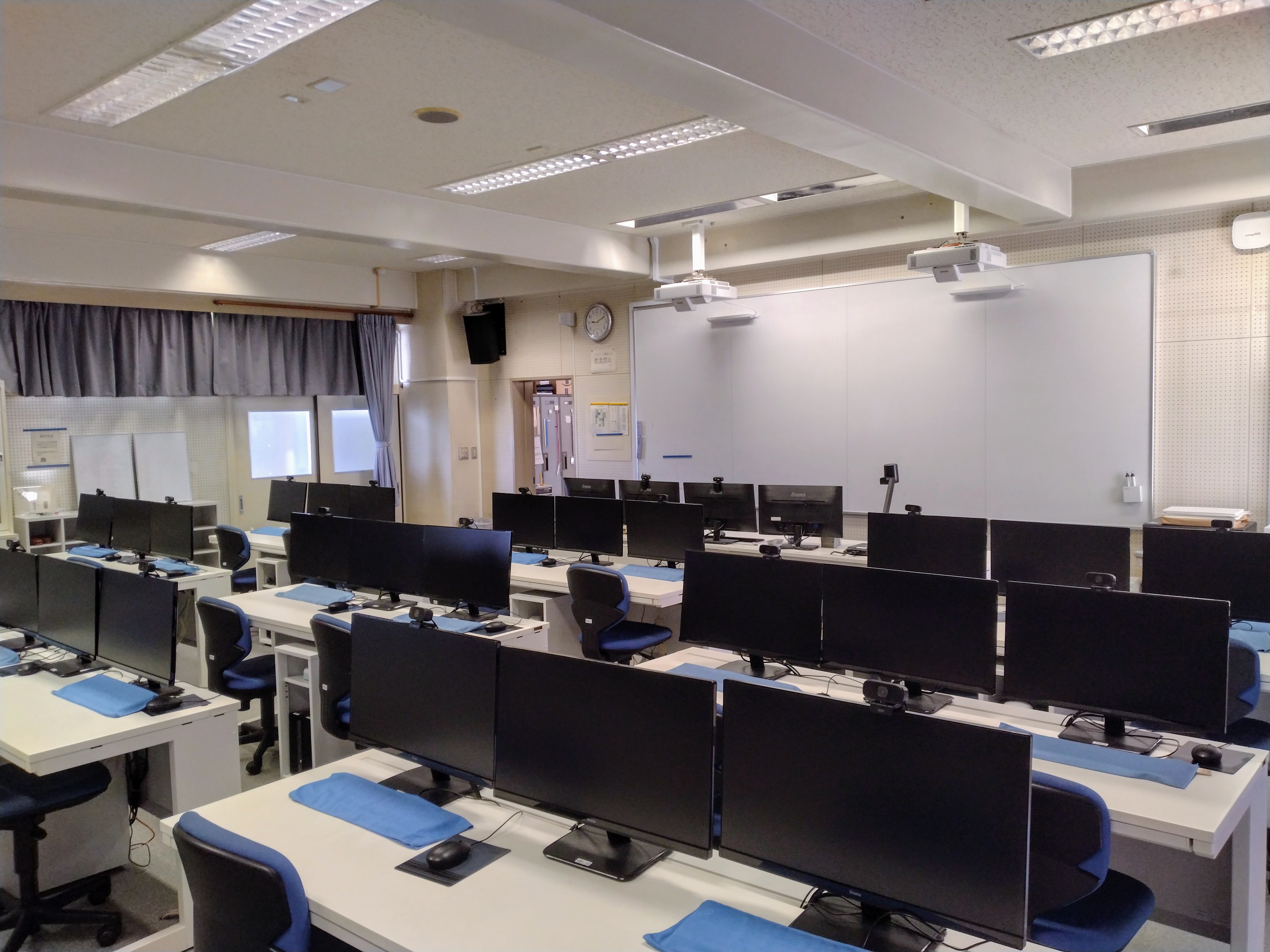 学校施設紹介（６）コンピュータ教室