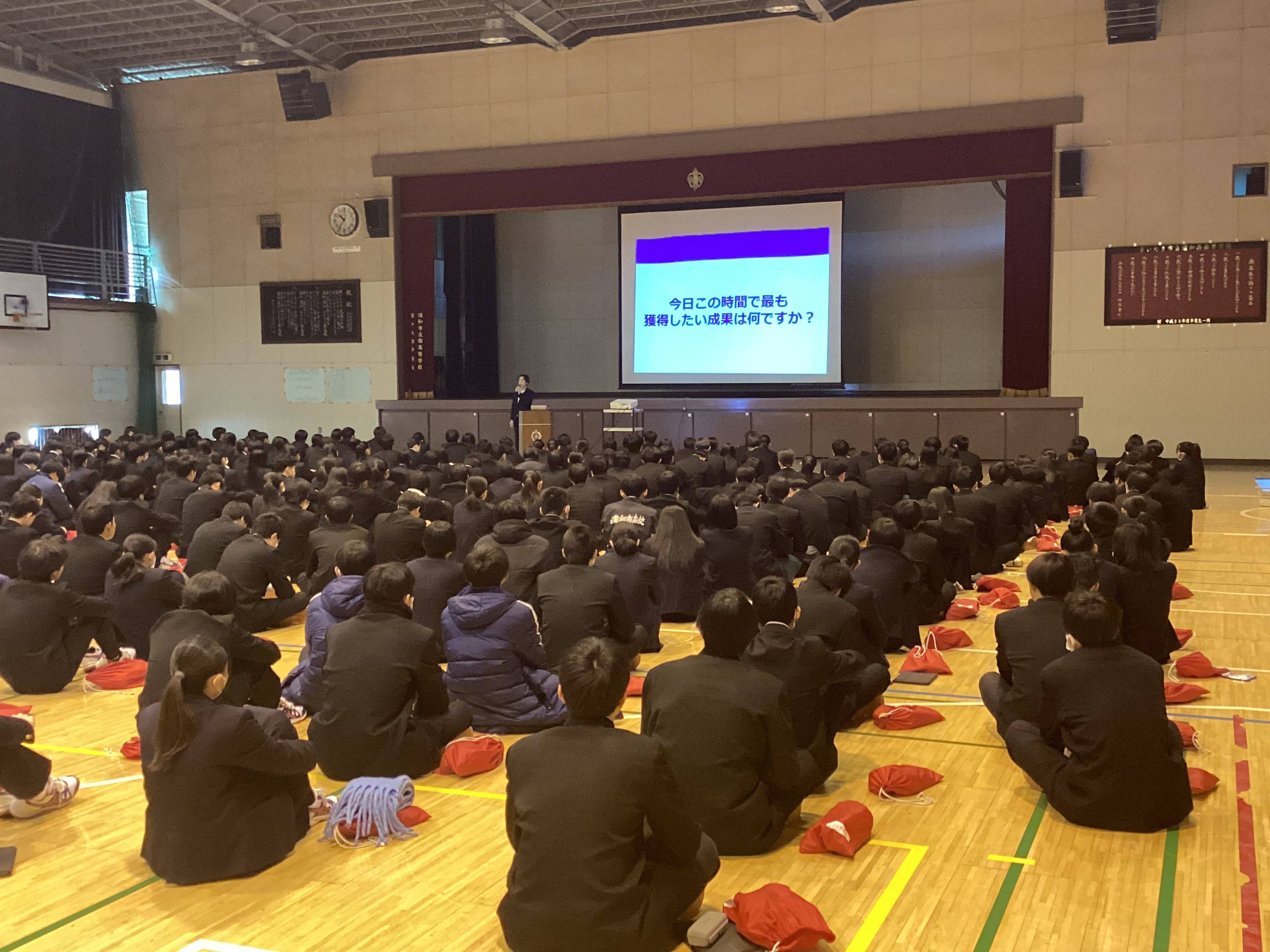 ２年次　進路講演・年次集会