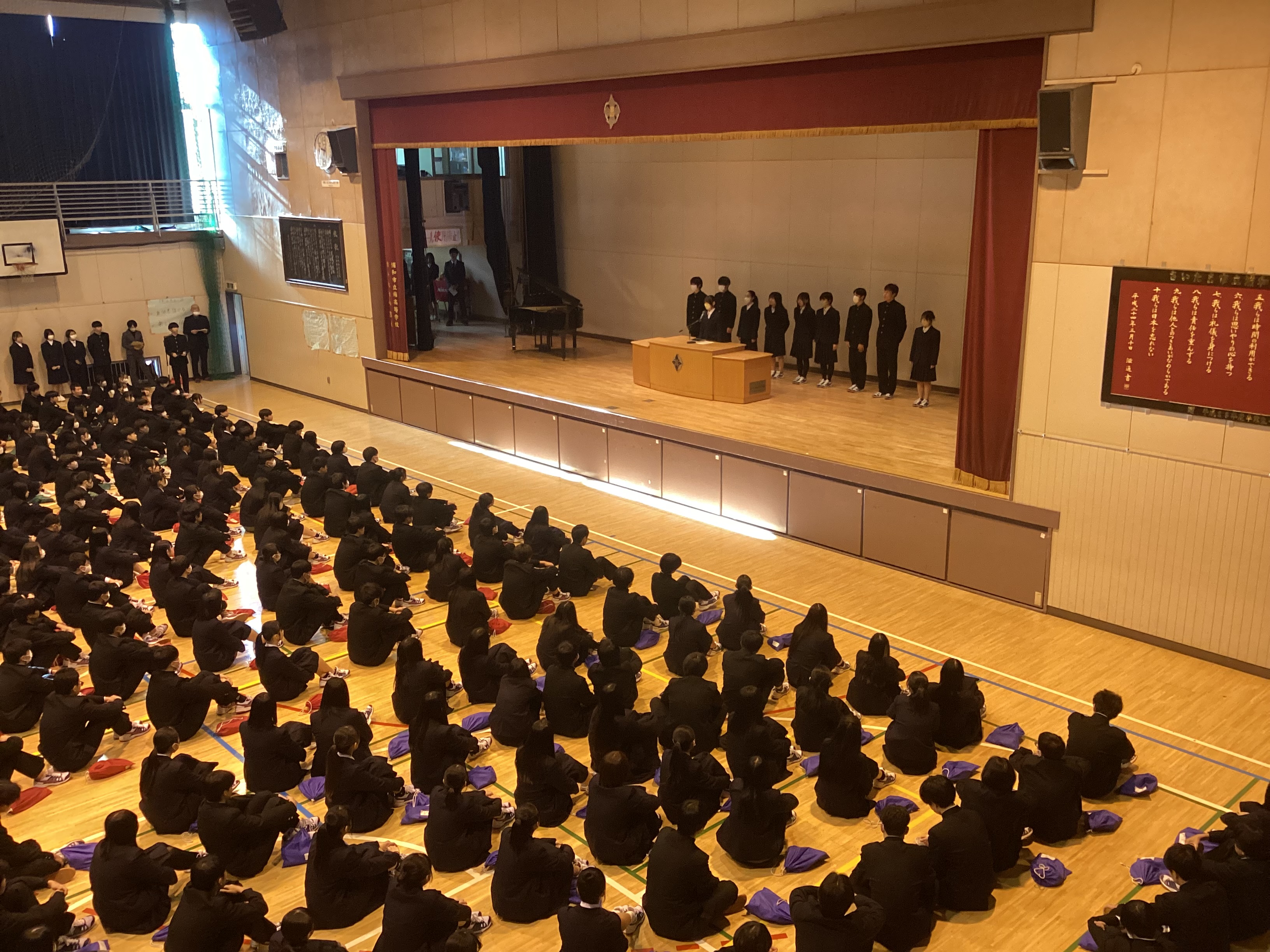 生徒会解任式・認証式　終業式