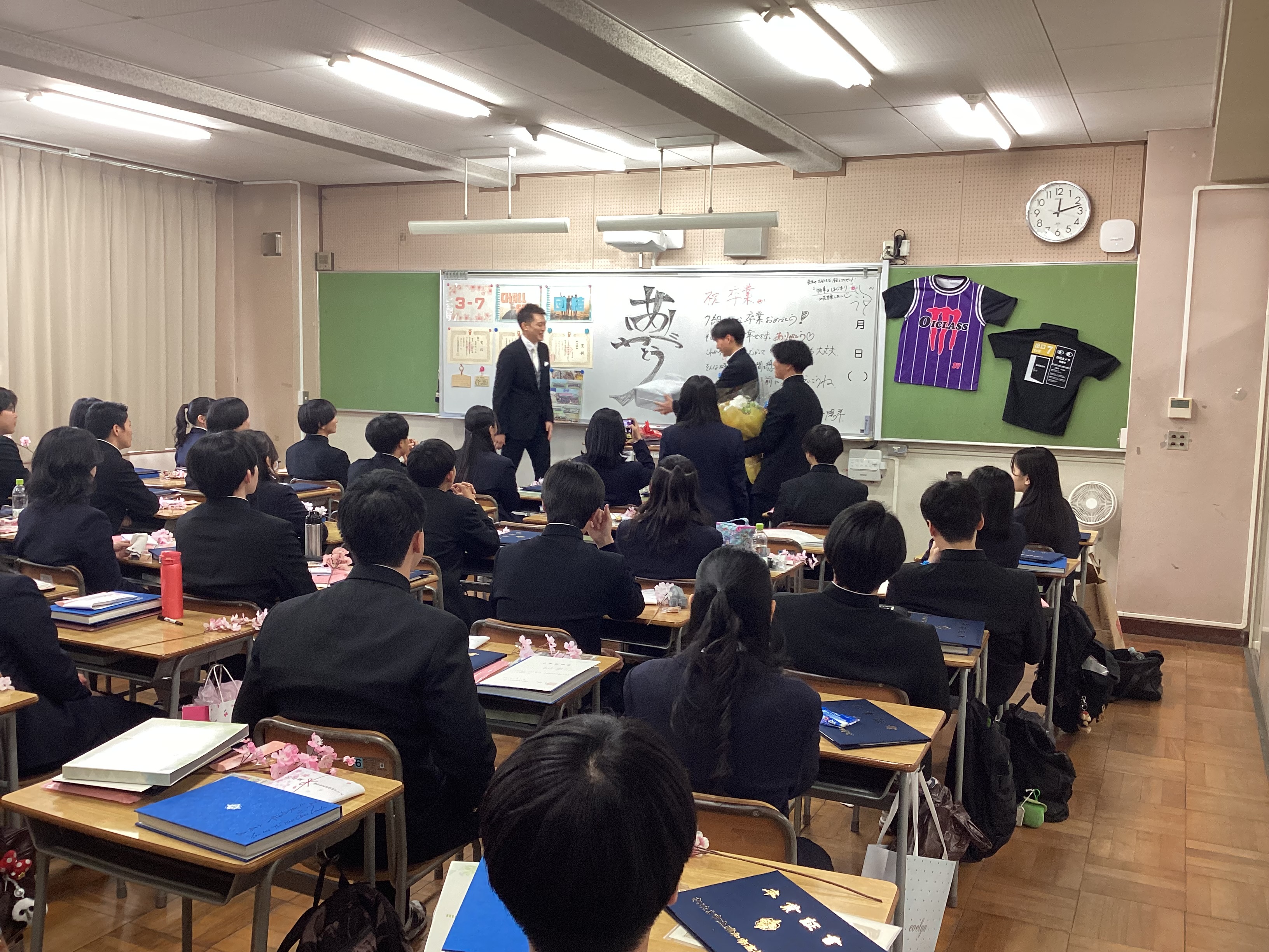卒業式後の様子