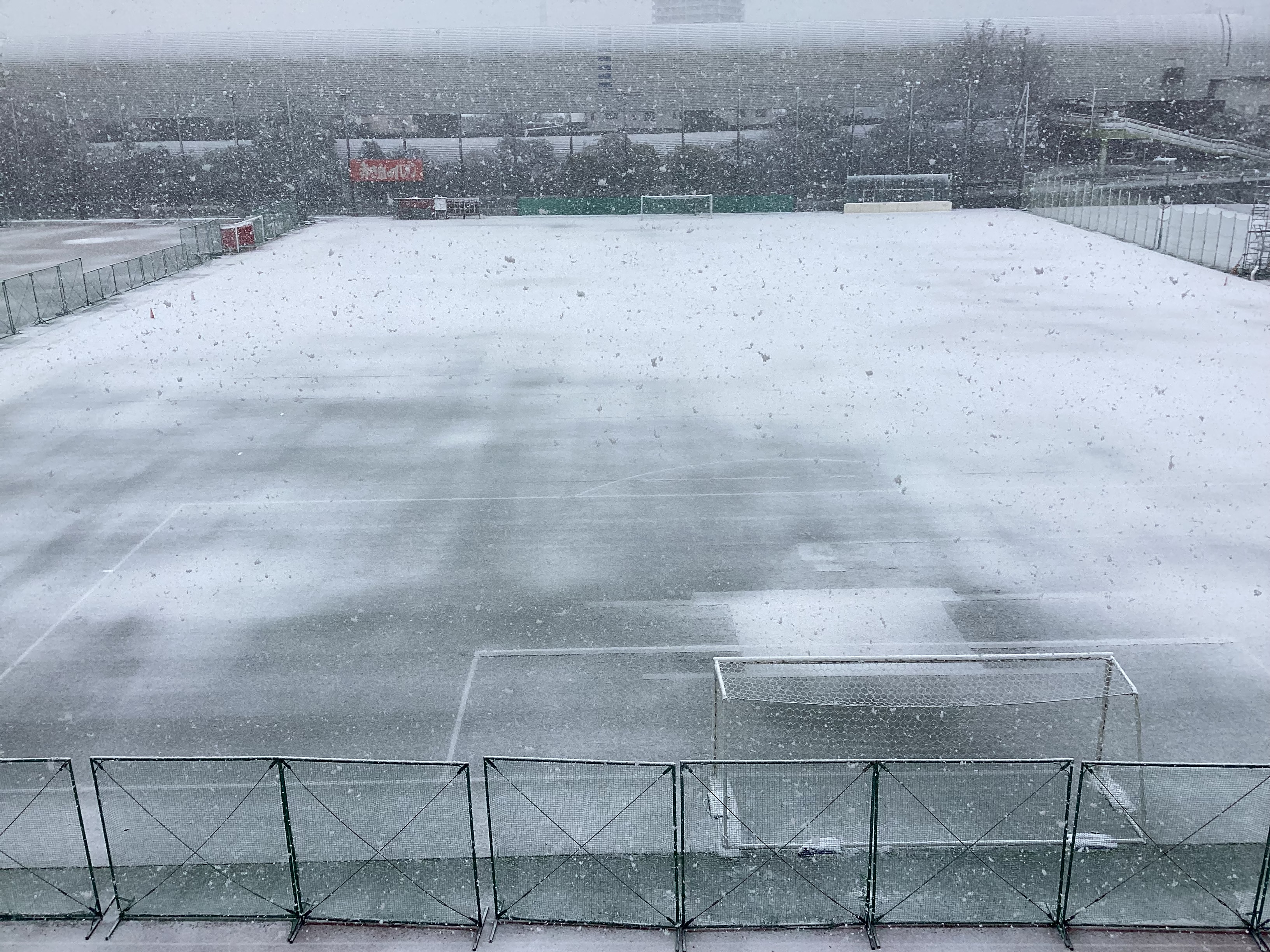 雪のグラウンド