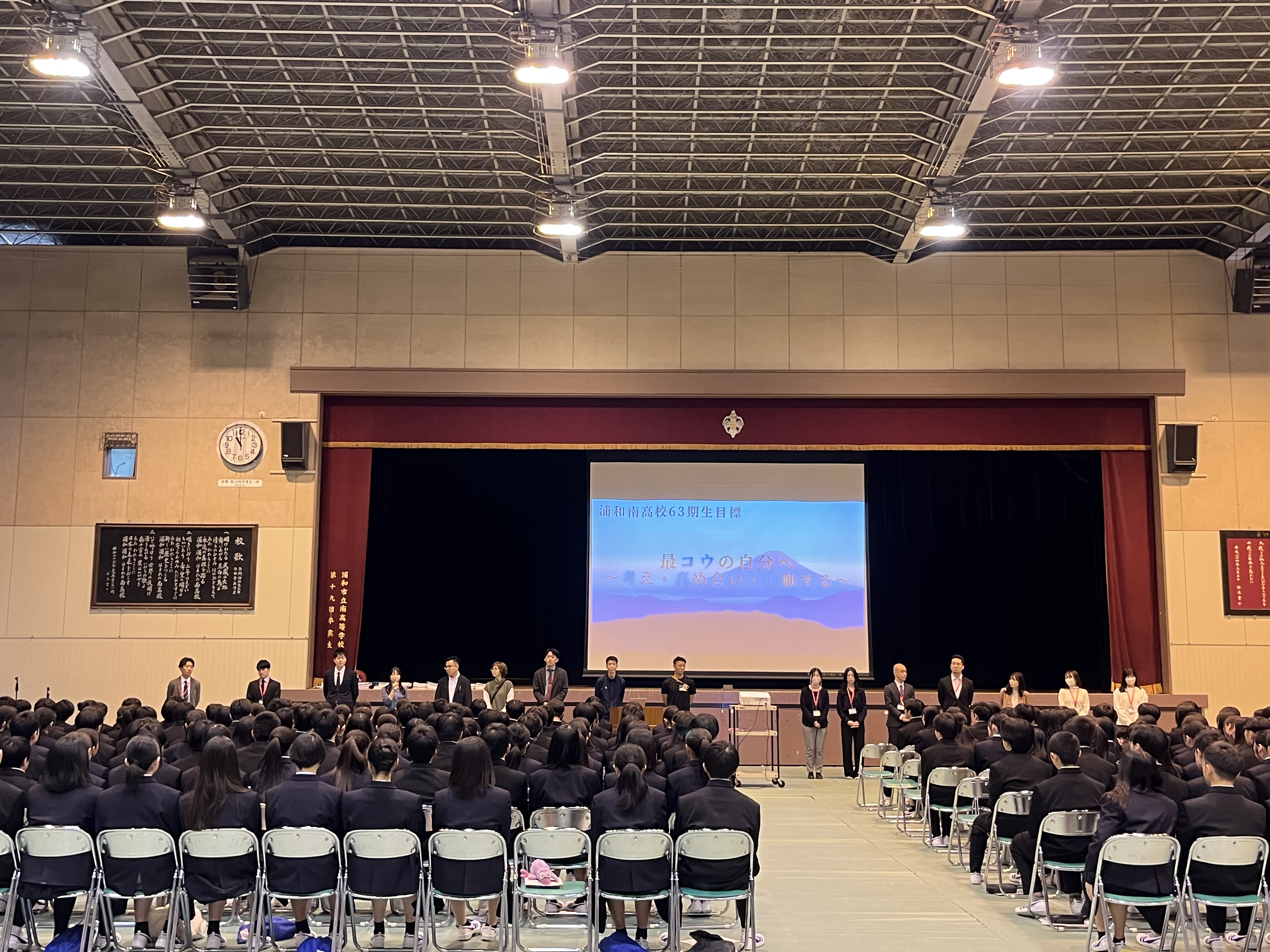 １年次団職員紹介の様子