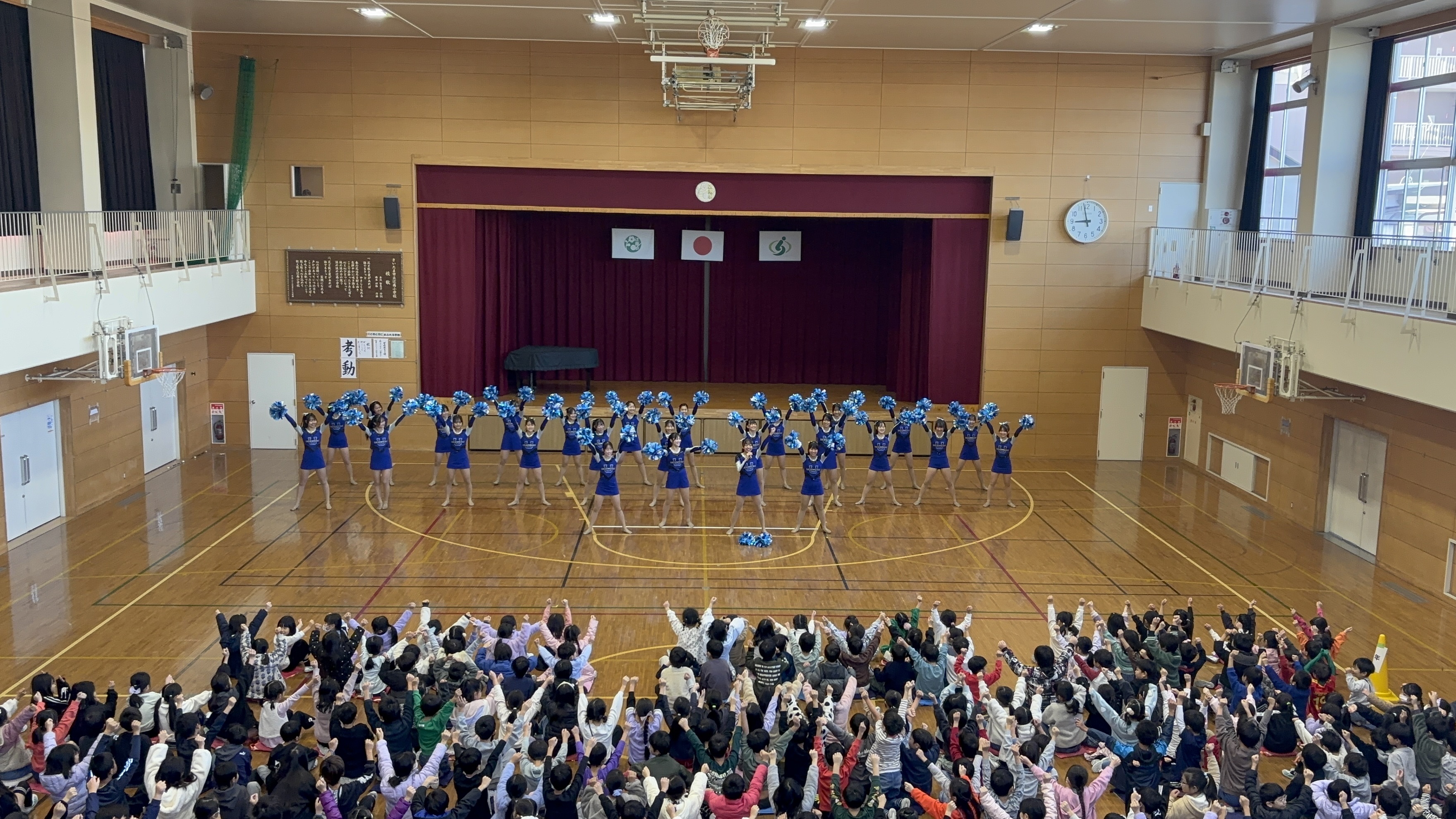 バトン部　辻南小学校でパフォーマンスをしました