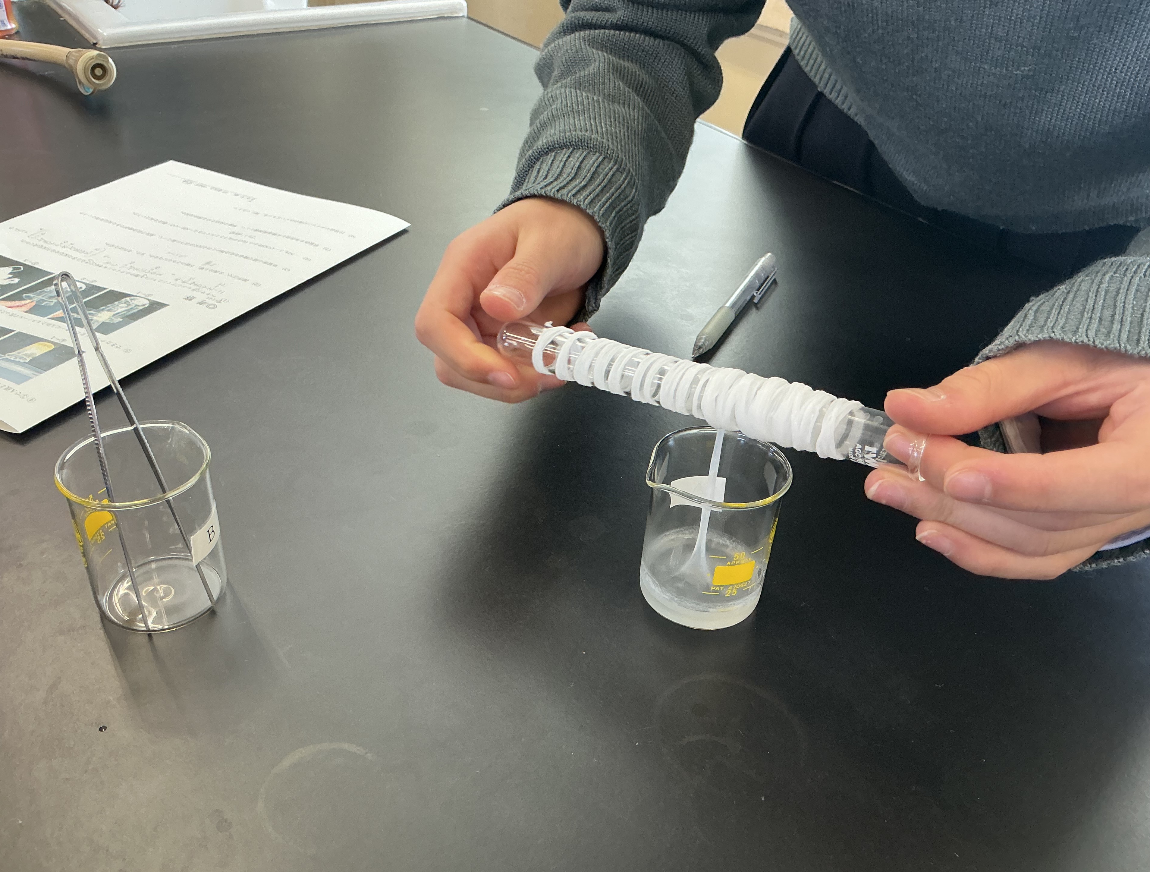 ２年次　化学「ナイロン66の合成」