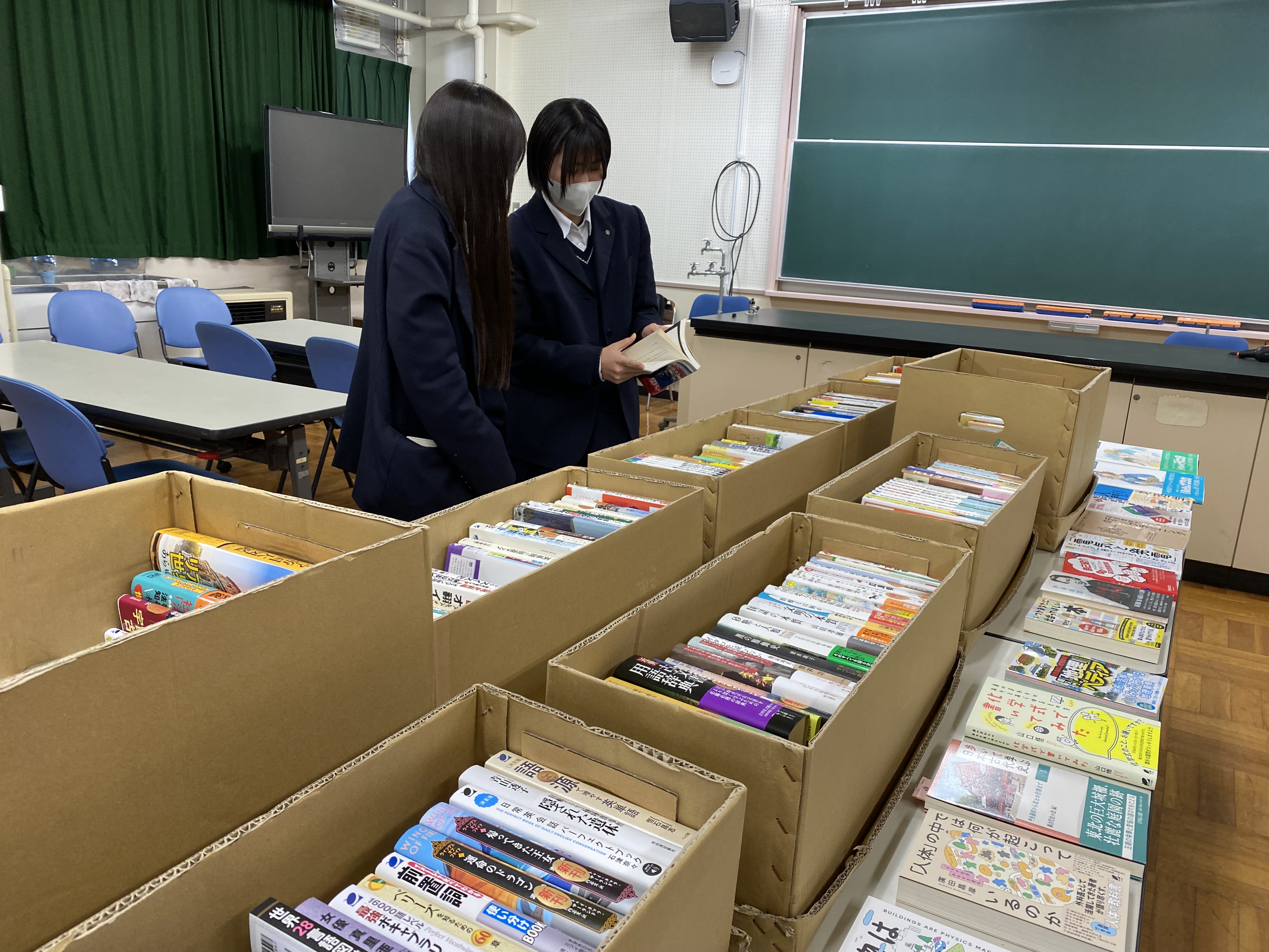 「図書現物展示会」開催