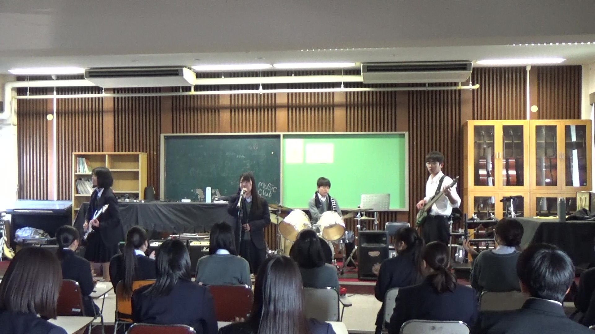 『1年次 LUNCH LIVE♪』