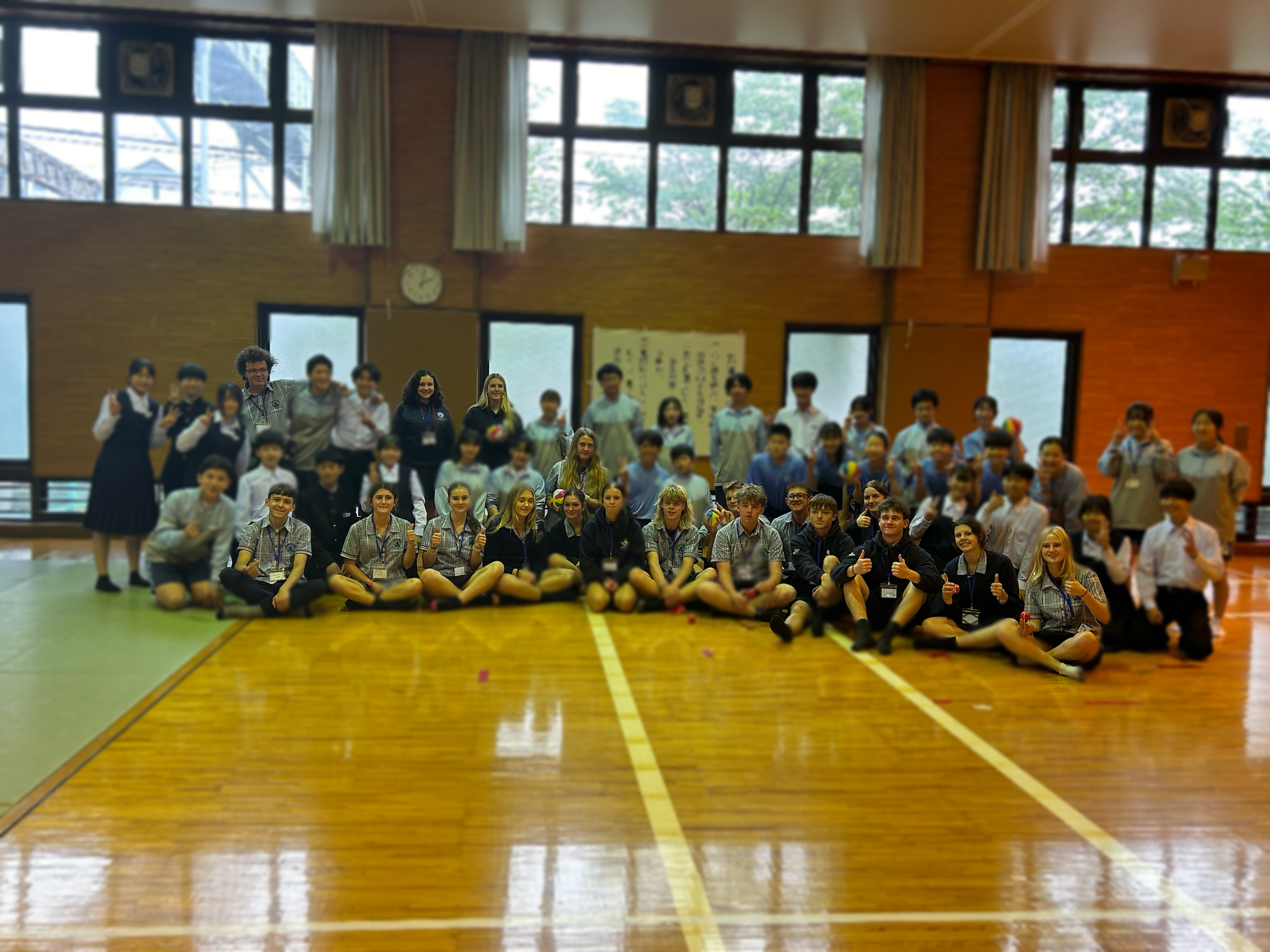 留学生　岸中学校にて学校交流