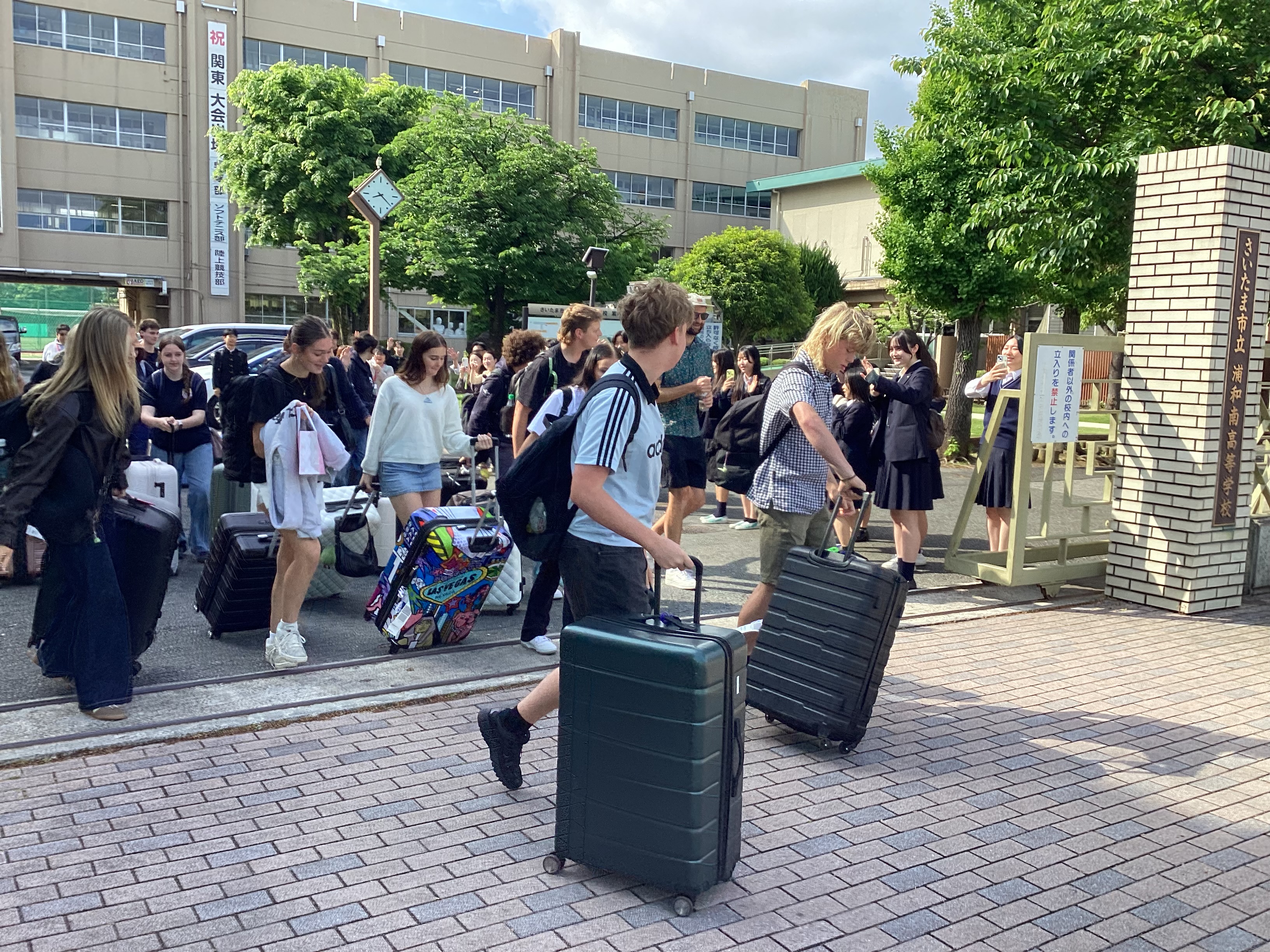 留学生　ホームスティを終え浦和南を出発