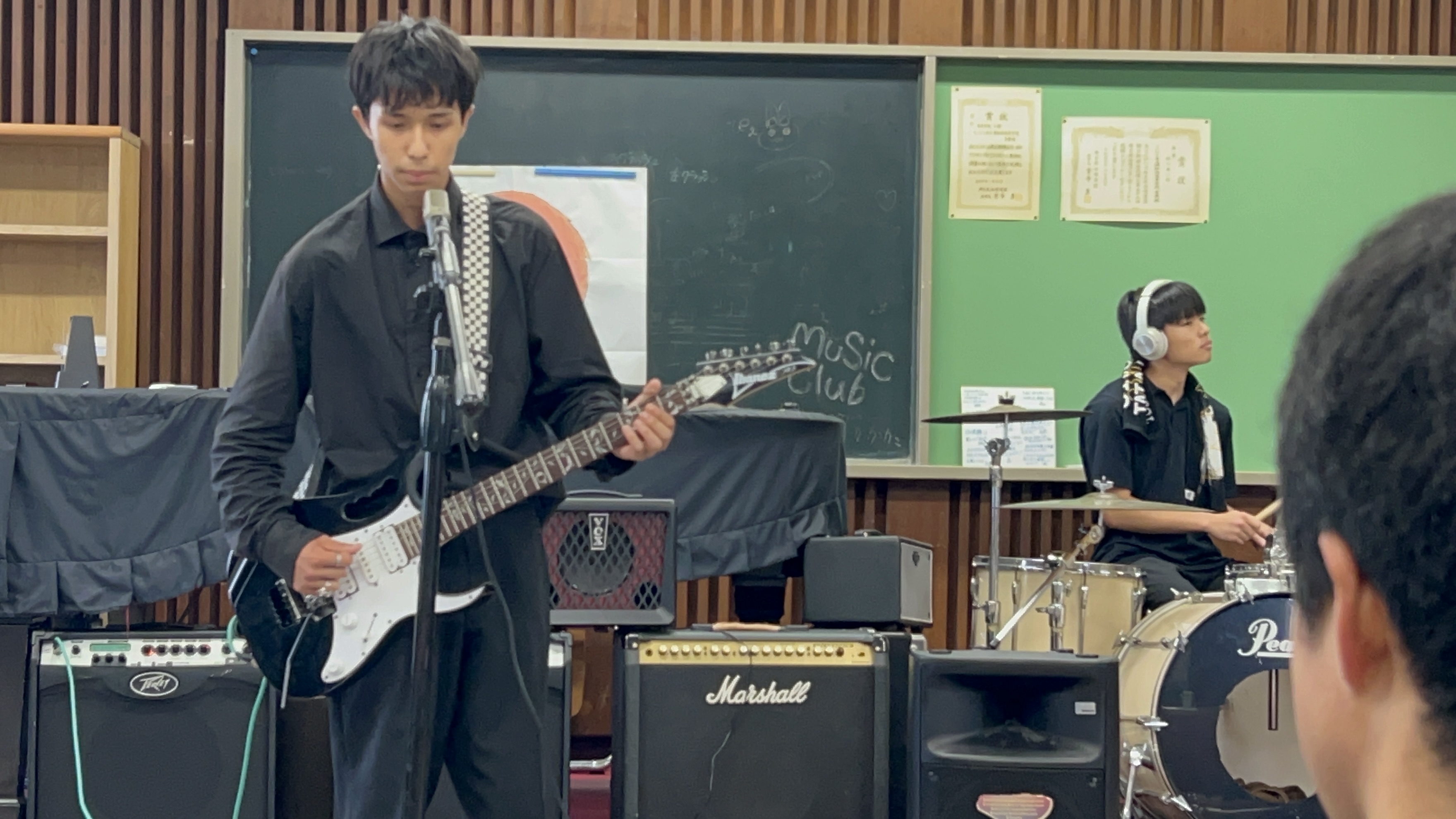 音楽部より留学生ランチライブ開催